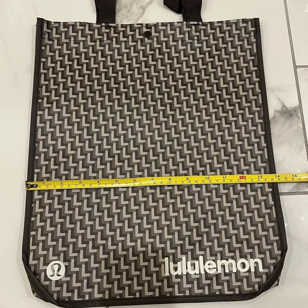 Lululemon Medium Gray Patterned Tote Bag - Durable Everyday Carry